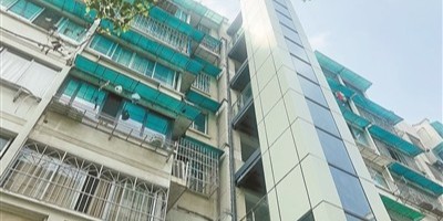 这个居民区4台加装电梯集中开工,居民早日享受“一键上下楼”。 这个居民区4台加装电梯集中开工,居民早日享受“一键上下楼”。